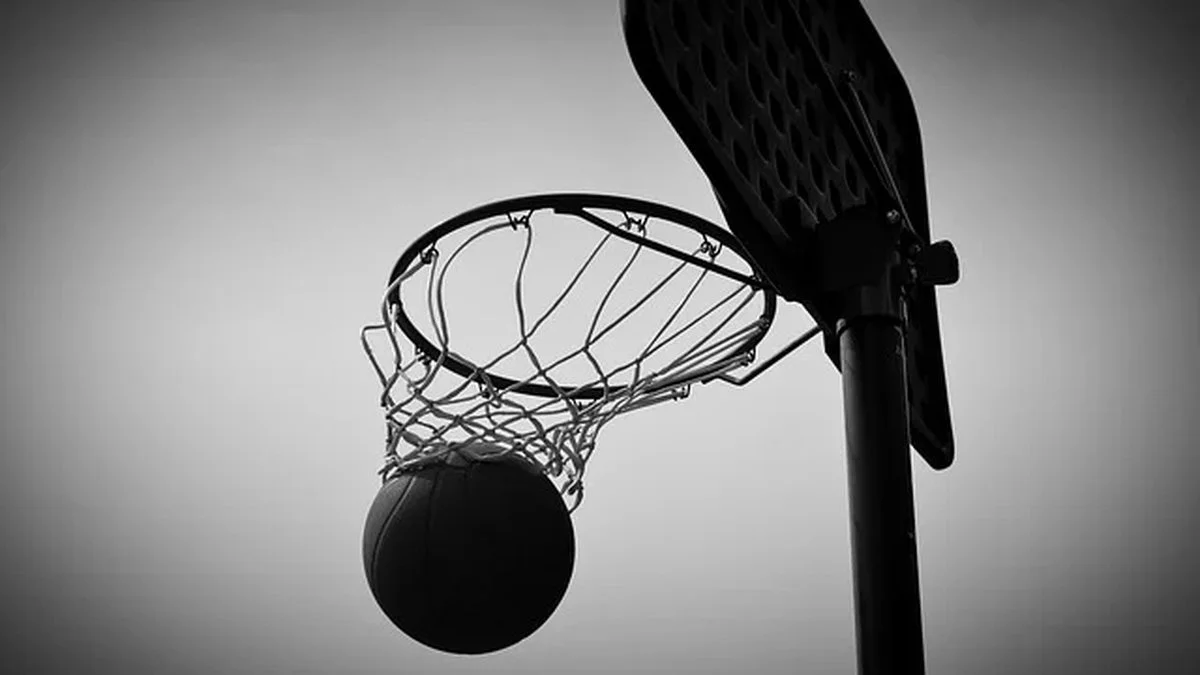 巴克利批评马刺后，战术执行与攻防转换成焦点